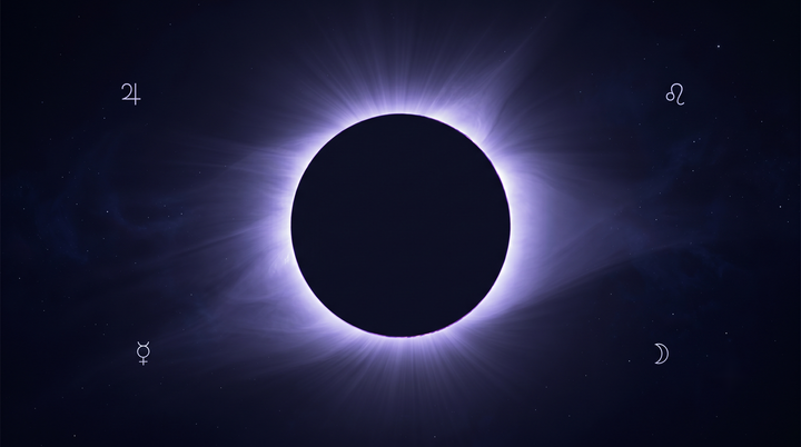 Eclipse solar total con su anillo de corona brillando alrededor del disco oscuro