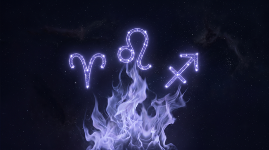 Las constelaciones de Aries, Leo y Sagitario sobre llamas de nebulosa púrpura