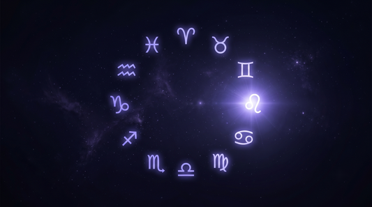 Doce glifos del zodiaco brillando con intensidades distintas y uno destacando sobre todos